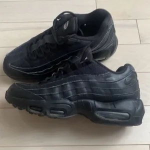 Nike Women's Air Max 95 Recraft GS Sneakers Athletic Shoes Triple Black Size 7Y