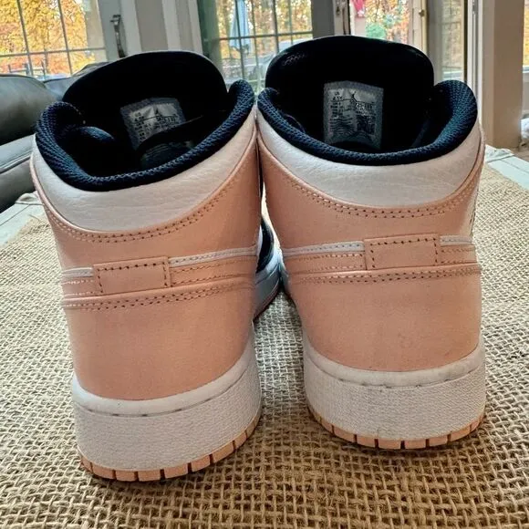 Nike youth air Jordan pink white black youth 4.5 excellent condition