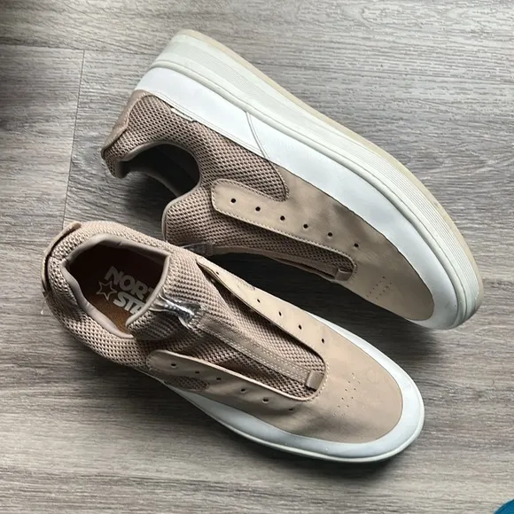 North Star Canada Men’s Ledge Waterproof Sneaker Size 12