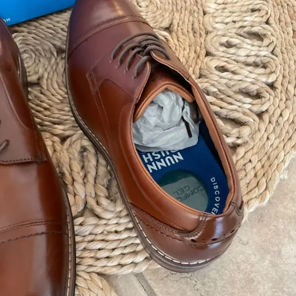 Nunn Bush men’s leather shoes, new in box, size 9 business oxford, gel cushion