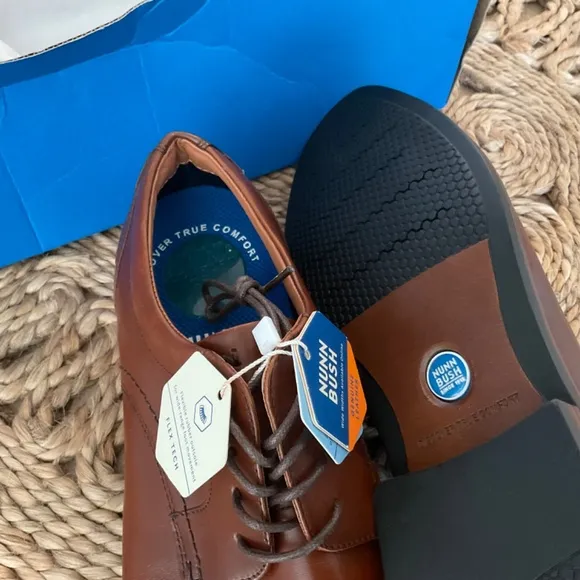 Nunn Bush men’s leather shoes, new in box, size 9 business oxford, gel cushion