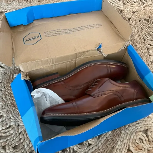 Nunn Bush men’s leather shoes, new in box, size 9 business oxford, gel cushion