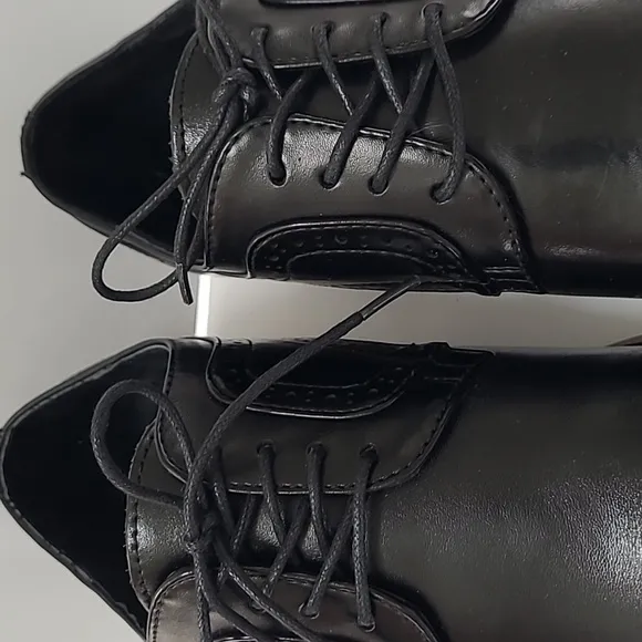 NWOB Stacy Adams cap toe shoes