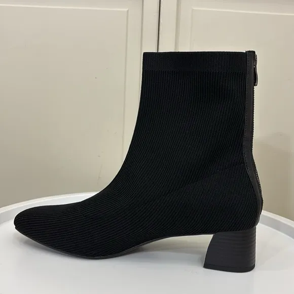 NWOB/NWOT Vivaia Zippered Square-Toe Water-Repellent Ankle Boots Marcella Sz 11