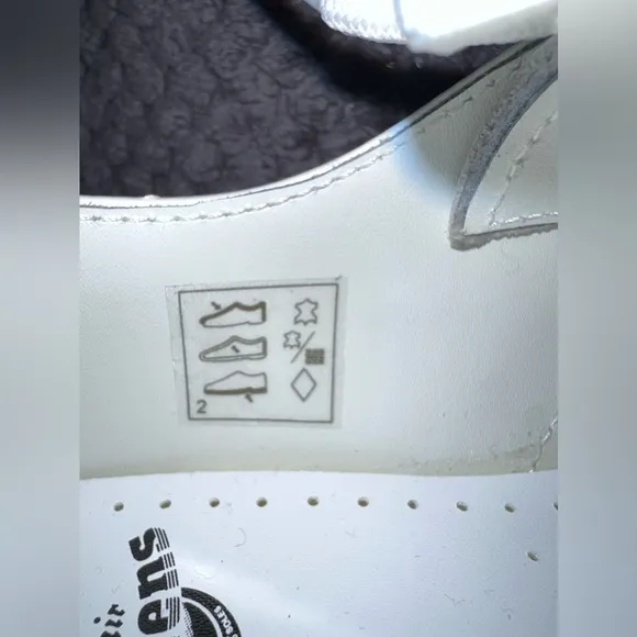 NWOT DR MARTENS New 27522 White Smooth Leather Pride Oxford Shoes
