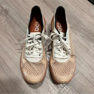 NWOT On Cloudboom Shoes
