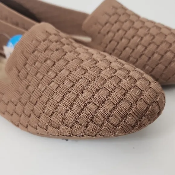 NWOT Seychelles Tan Woven Wide Memory form Flats Size 10