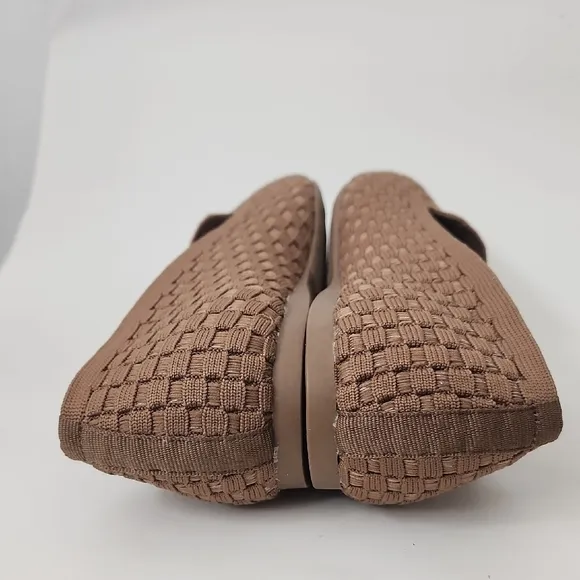 NWOT Seychelles Tan Woven Wide Memory form Flats Size 10