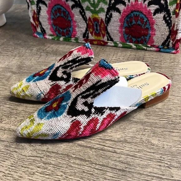 NWOT SILK VELVET IKAT MULES SIZE 38 handcrafted .Women's Silk Velvet Ikat Slides