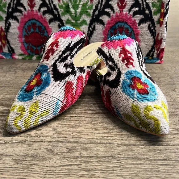NWOT SILK VELVET IKAT MULES SIZE 38 handcrafted .Women's Silk Velvet Ikat Slides