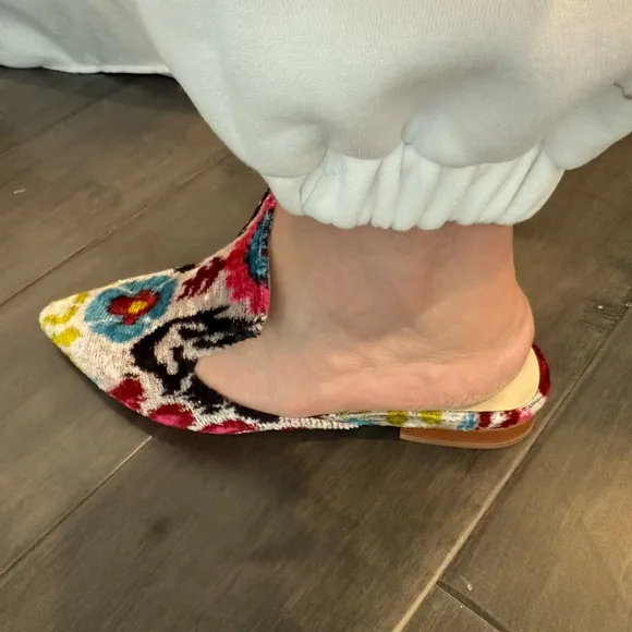 NWOT SILK VELVET IKAT MULES SIZE 38 handcrafted .Women's Silk Velvet Ikat Slides