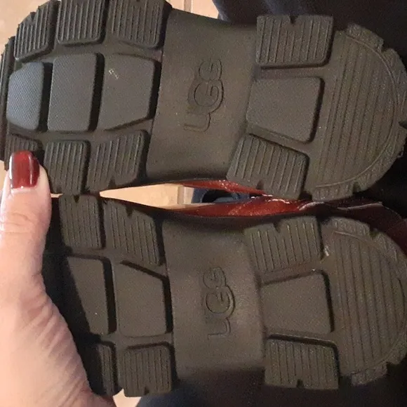 Nwot! UGG- Ashton Lace Up Glitter