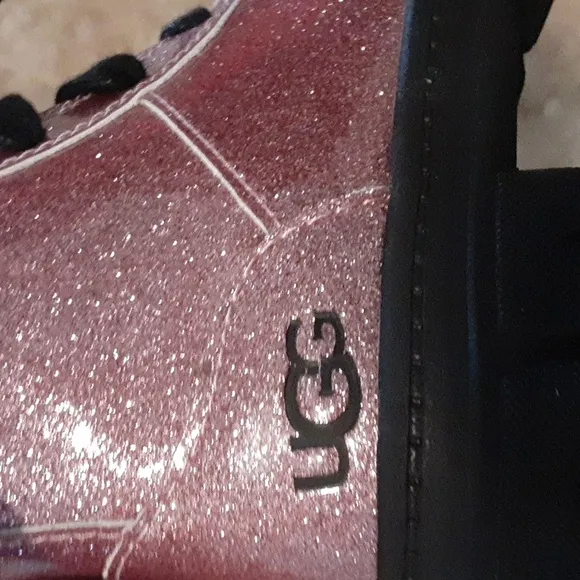 Nwot! UGG- Ashton Lace Up Glitter