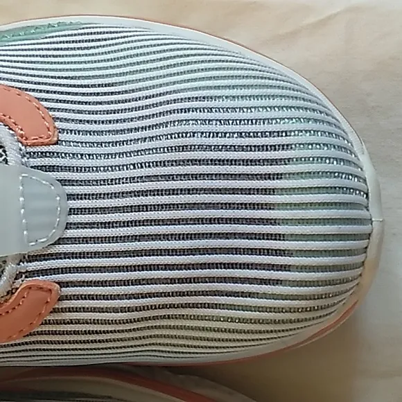 NWOT Women's Skechers BOBS Glide-Step Memory Foam size 7 peach/striped shoes