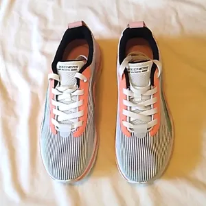 NWOT Women's Skechers BOBS Glide-Step Memory Foam size 7 peach/striped shoes