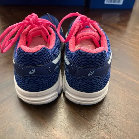 NWT ASICS (Unisex Big kid) Gel Contend 4 GS Running Shoes(size 7)