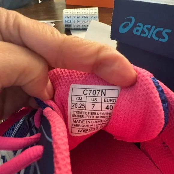 NWT ASICS (Unisex Big kid) Gel Contend 4 GS Running Shoes(size 7)