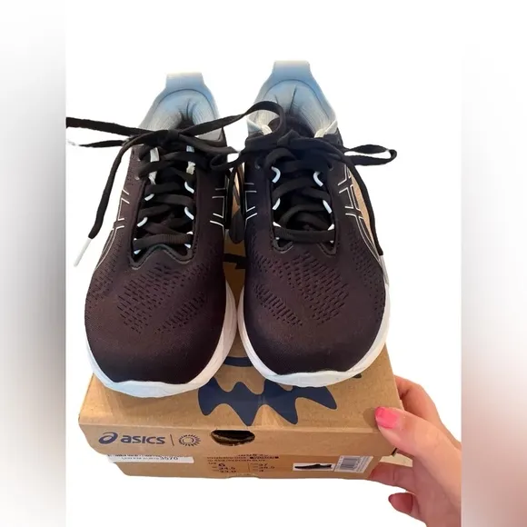 NWT ASICS Women’s Gel-Nimbus 25 Running Shoes in Black/Reborn Blue in size 6