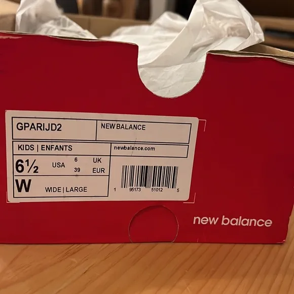 NWT Big Girls Size 6.5 Wide New Balance Shoes