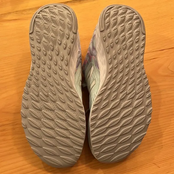 NWT Big Girls Size 6.5 Wide New Balance Shoes