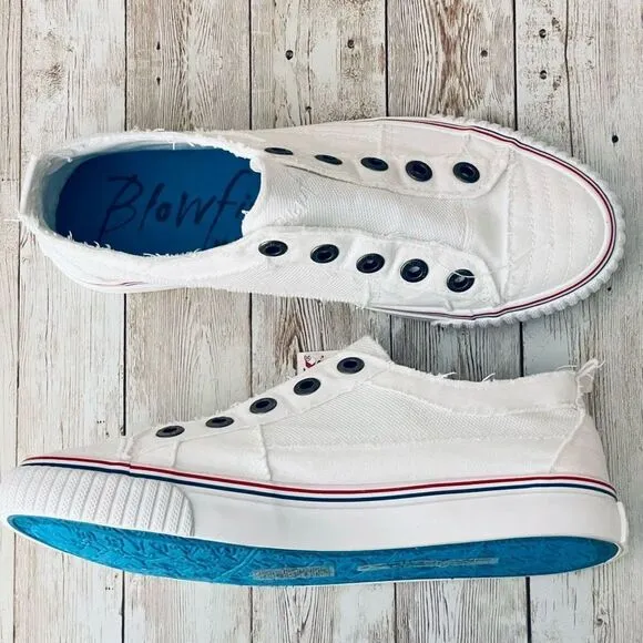 NWT Blowfish Malibu 7.5 White Distressed Blue No shoelace Memory foam Sneakers