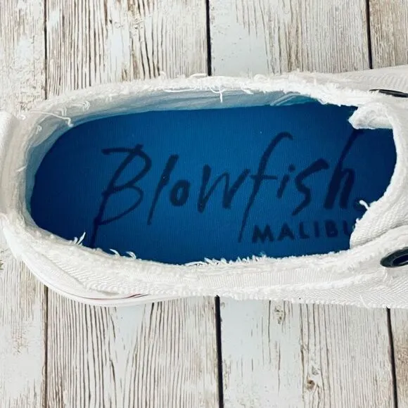 NWT Blowfish Malibu 7.5 White Distressed Blue No shoelace Memory foam Sneakers