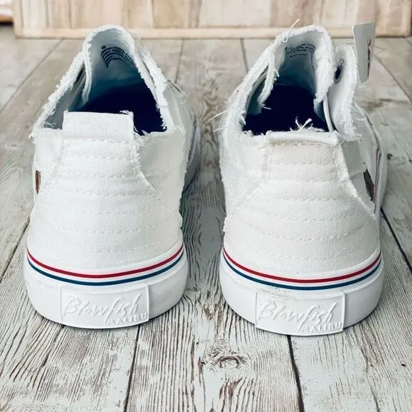 NWT Blowfish Malibu 7.5 White Distressed Blue No shoelace Memory foam Sneakers