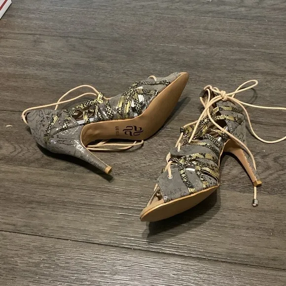 NWT BURJU Shoes Vaneno Open Toe Lace Up Stiletto Heeled Sandals | Size 10.5