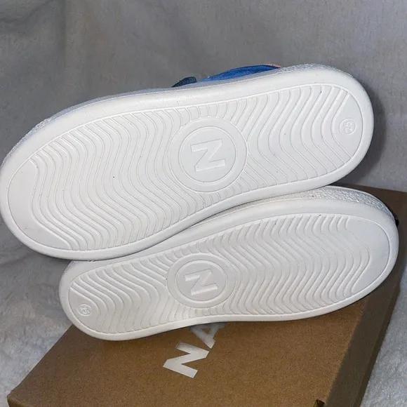NWT NATURINO PINN Sneaker in Azure-White-Orange