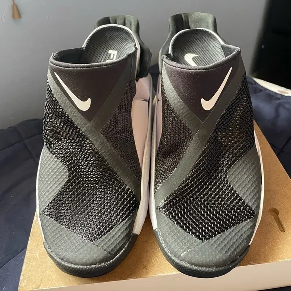 NWT NIKE Go FlyEase Easy On/Off Shoes Black Sz 6