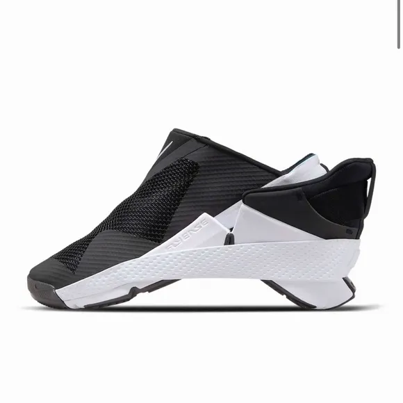 NWT NIKE Go FlyEase Easy On/Off Shoes Black Sz 6