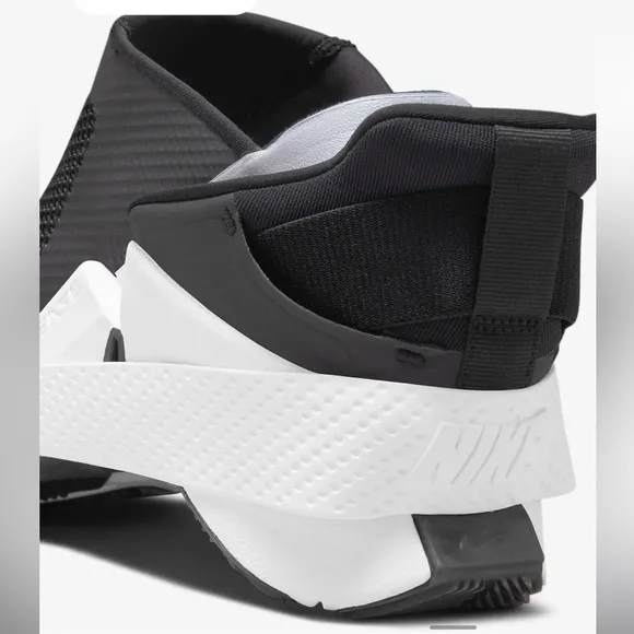 NWT NIKE Go FlyEase Easy On/Off Shoes Black Sz 6