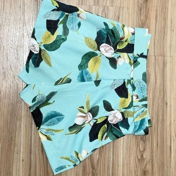 NWT PatBO Magnolia Floral Belted Shorts Size US size 6