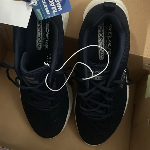 NWT Skechers Air Cooled Memory Foam Navy Mens Shoes size 8.5 Machine Washable