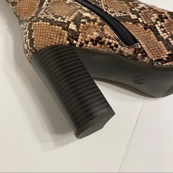 NWT Snakeskin Print Memory Foam Boots Women’s