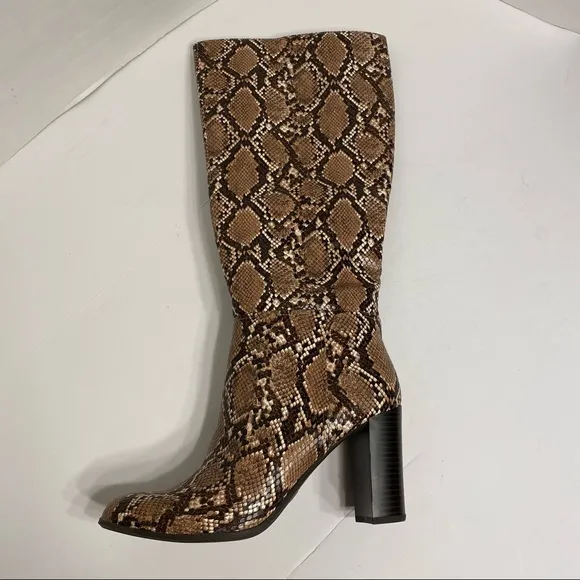 NWT Snakeskin Print Memory Foam Boots Women’s