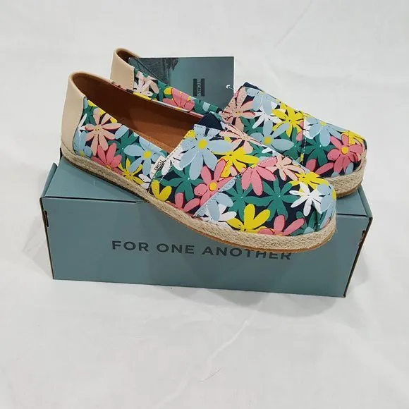 NWT TOMS Multi Giant Flower Print Shoes Youth Size 5