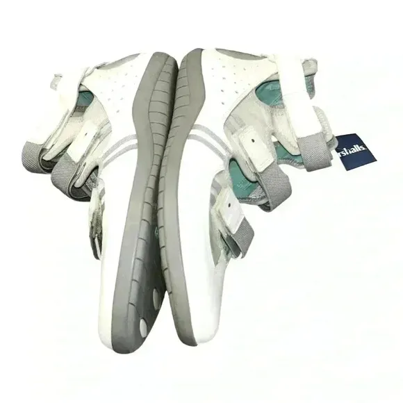 NWT TSUBO Leather Walking Shoes USA women size 9 Color: White, gray and aqua