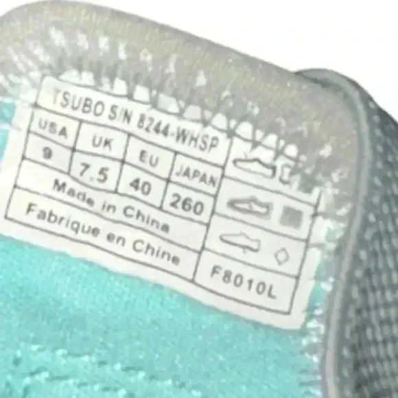 NWT TSUBO Leather Walking Shoes USA women size 9 Color: White, gray and aqua