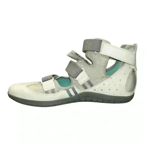 NWT TSUBO Leather Walking Shoes USA women size 9 Color: White, gray and aqua