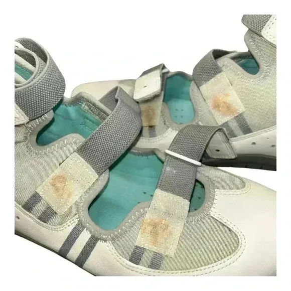 NWT TSUBO Leather Walking Shoes USA women size 9 Color: White, gray and aqua