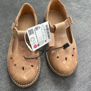 NWT ZARA Mary Jane Shoes