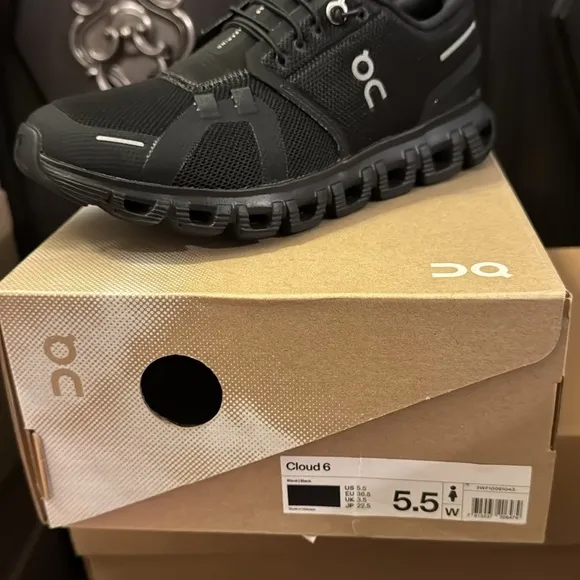 On Cloud 6 Women’s Various Sizes Running-Walking Shoe Black• Brand New In Box•