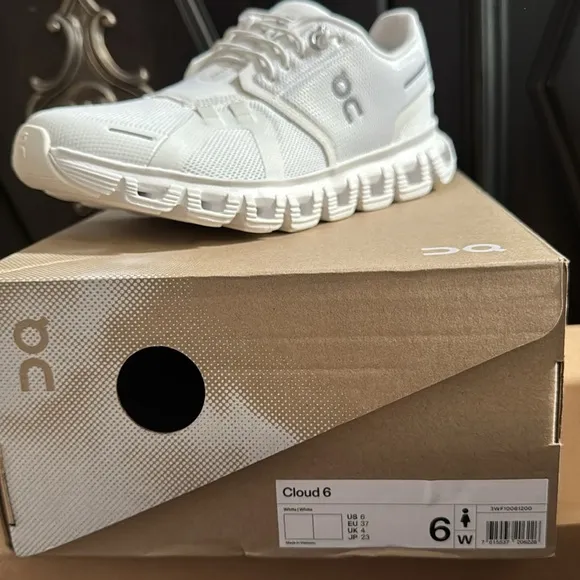 On Cloud 6 Women’s Various Sizes Walking-Running White Shoes •Brand New•