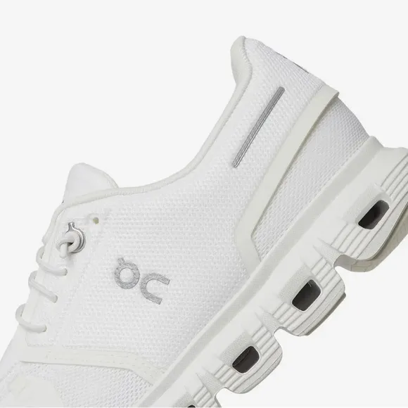 On Cloud 6 Women’s Various Sizes Walking-Running White Shoes •Brand New•