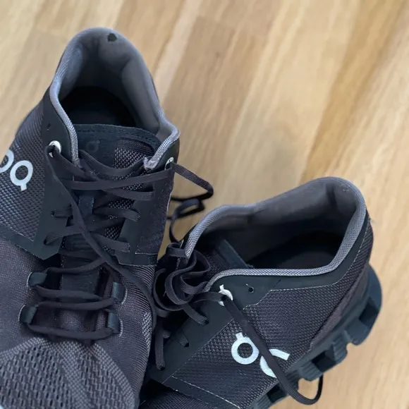 On Cloud Black Swiss Engineering Cloudtech  Shoes Size M9.5