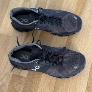 On Cloud Black Swiss Engineering Cloudtech  Shoes Size M9.5
