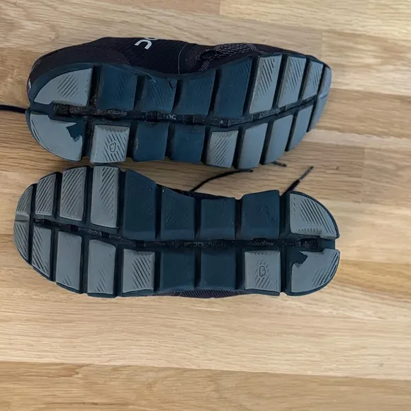 On Cloud Black Swiss Engineering Cloudtech  Shoes Size M9.5