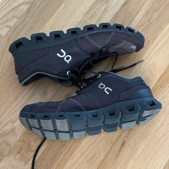 On Cloud Black Swiss Engineering Cloudtech  Shoes Size M9.5