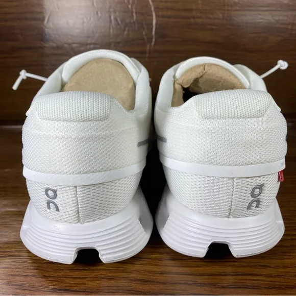 On Cloud Cloud 5 women’s shoe size 10.5